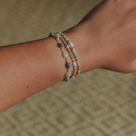 (SET OF BRACELETS) Blush Rush